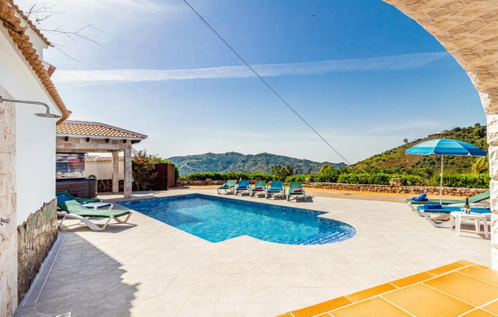 Villa Javier En Sayalonga Luaran gambar