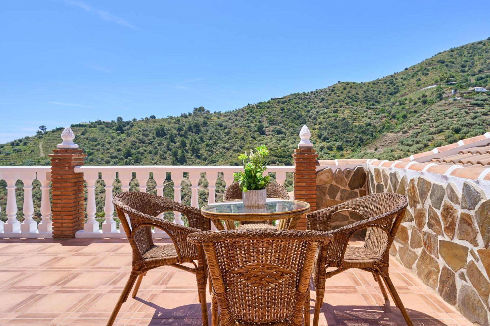 Villa Javier En Sayalonga Luaran gambar
