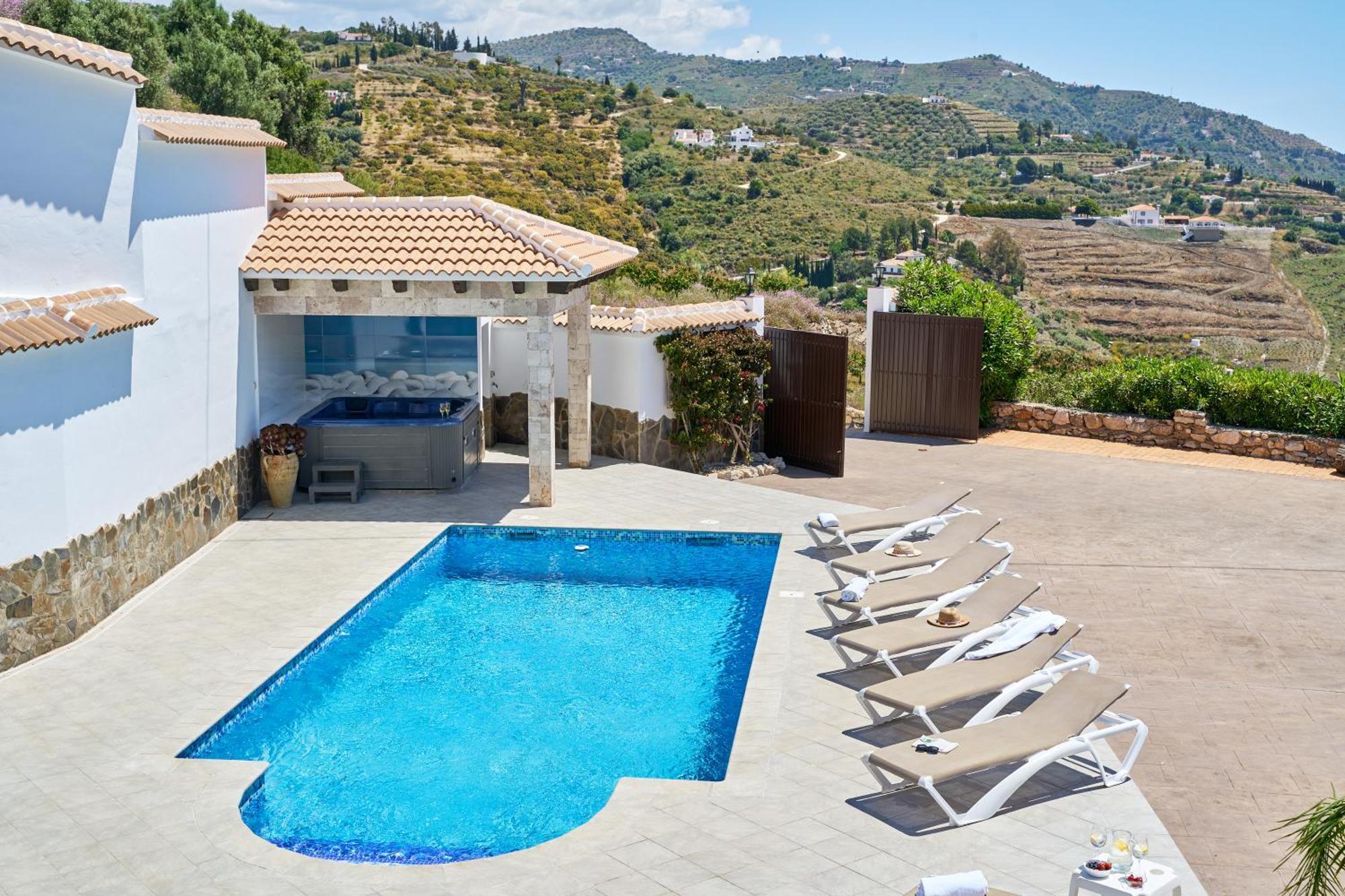 Villa Javier En Sayalonga Luaran gambar
