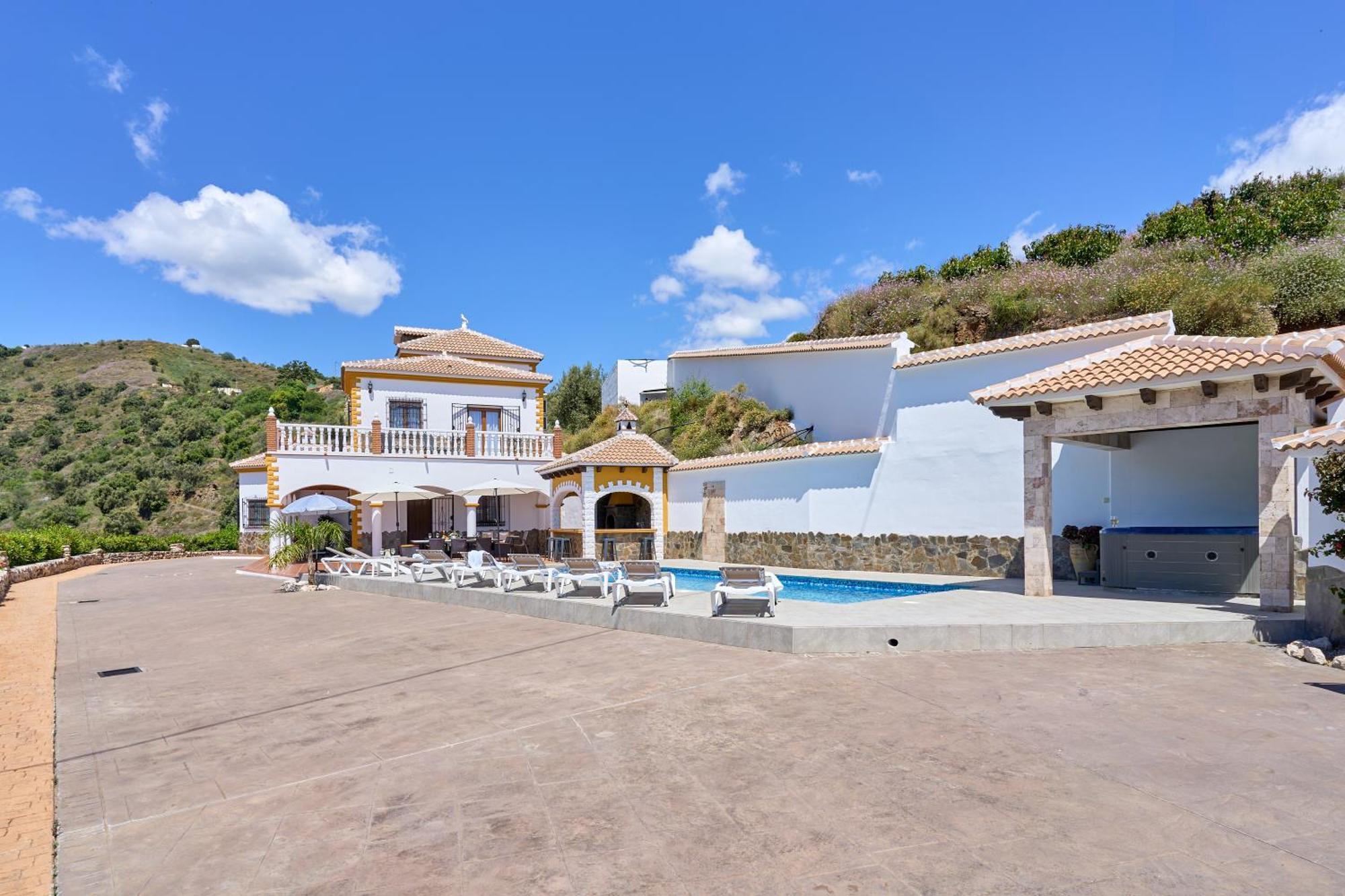Villa Javier En Sayalonga Luaran gambar